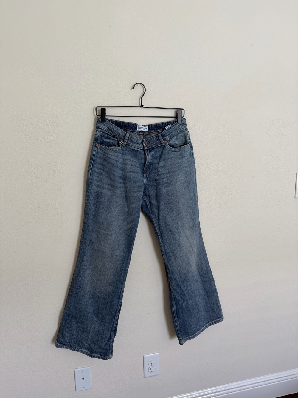 Bershka Vintage-Style Blue Wide Leg Jeans